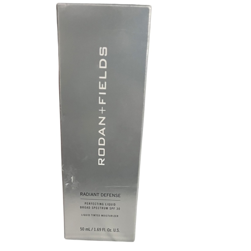 R&F Radiant Defense SPF 30 Liquid Tinted Moisturizer Brand New Sealed in Box.